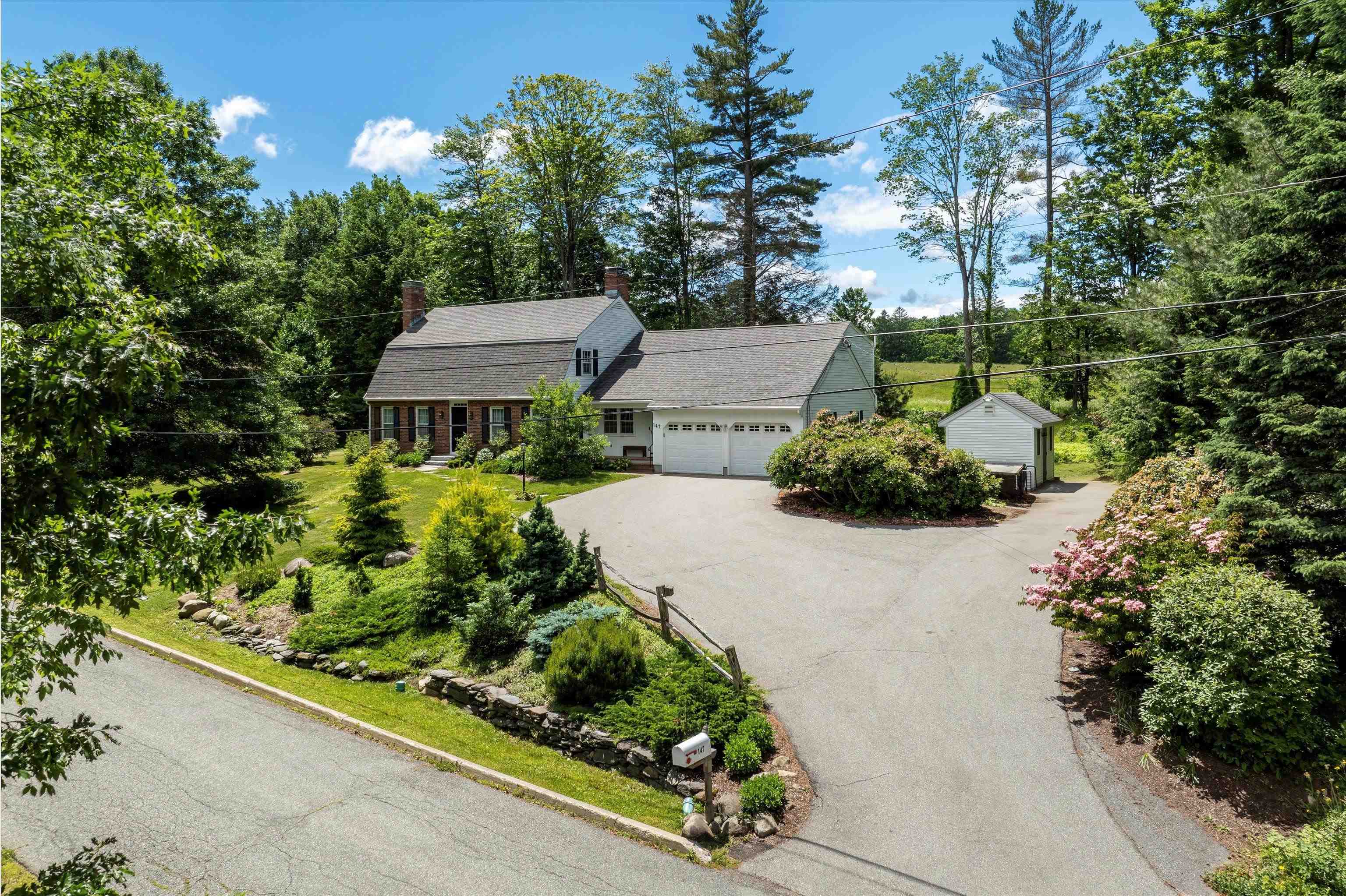 Country Hl, Brattleboro, VT 05301