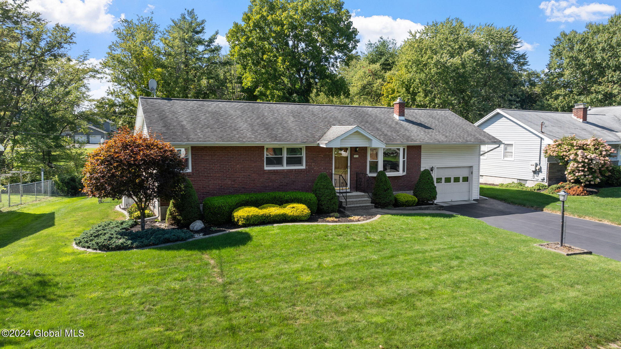Jeanette Dr, Schenectady, NY 12306