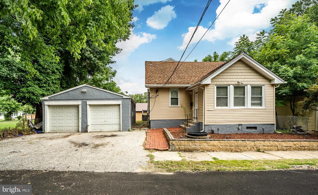 Greenhill Rd, Sharon Hill, PA 19079