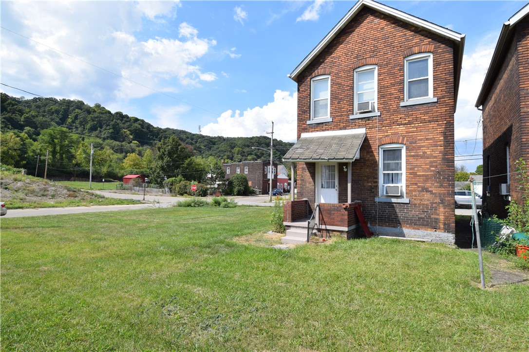 5th St, Aliquippa, PA 15001