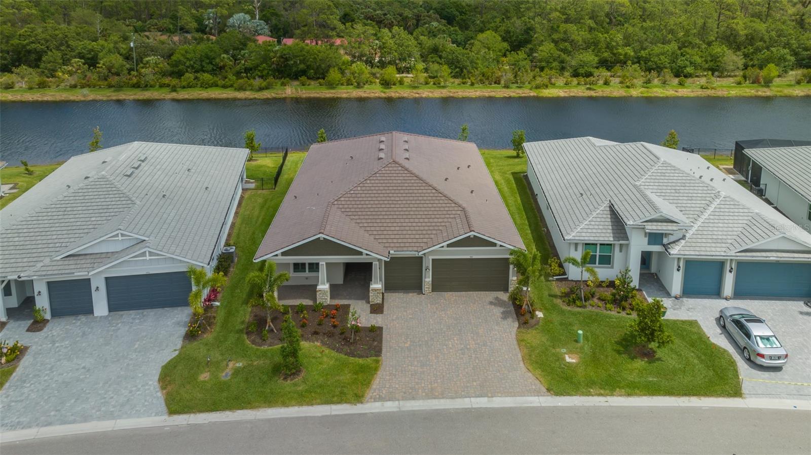 Mistiflower Cir, Nokomis, FL 34275