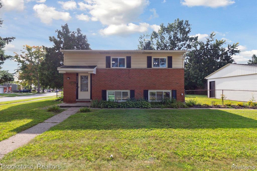 Lira Dr, Sterling Heights, MI 48313