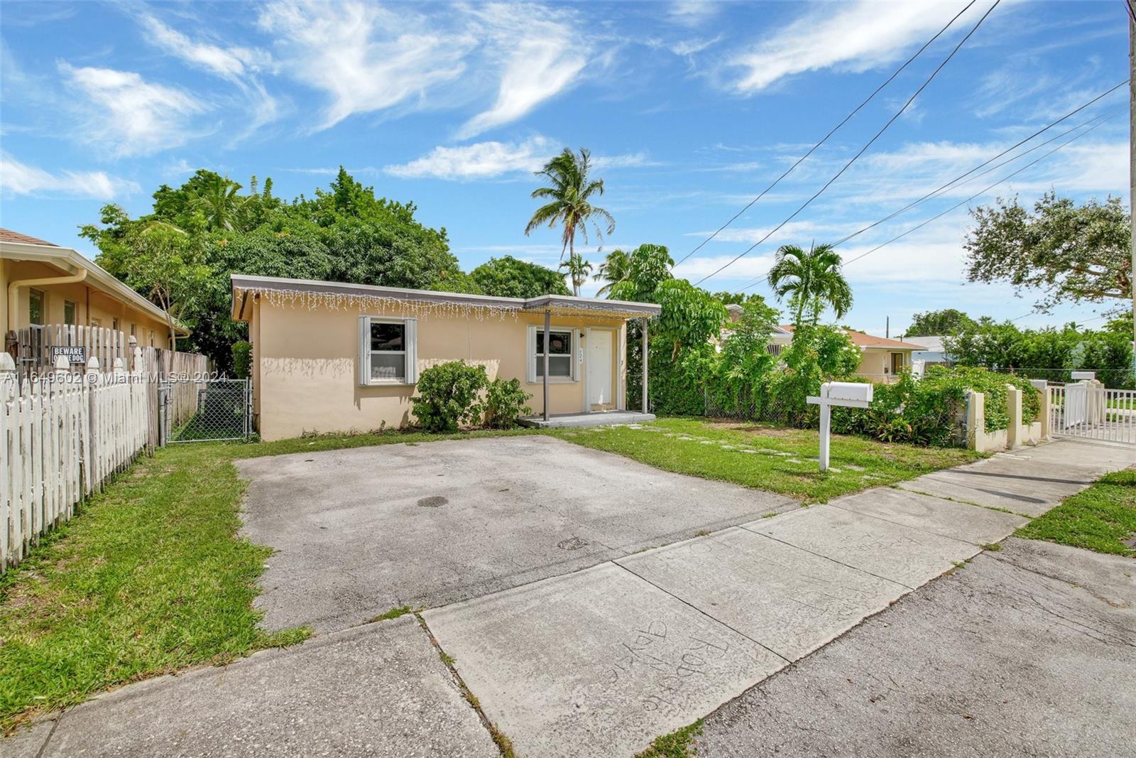 5th Ct, Hallandale Beach, FL 33009