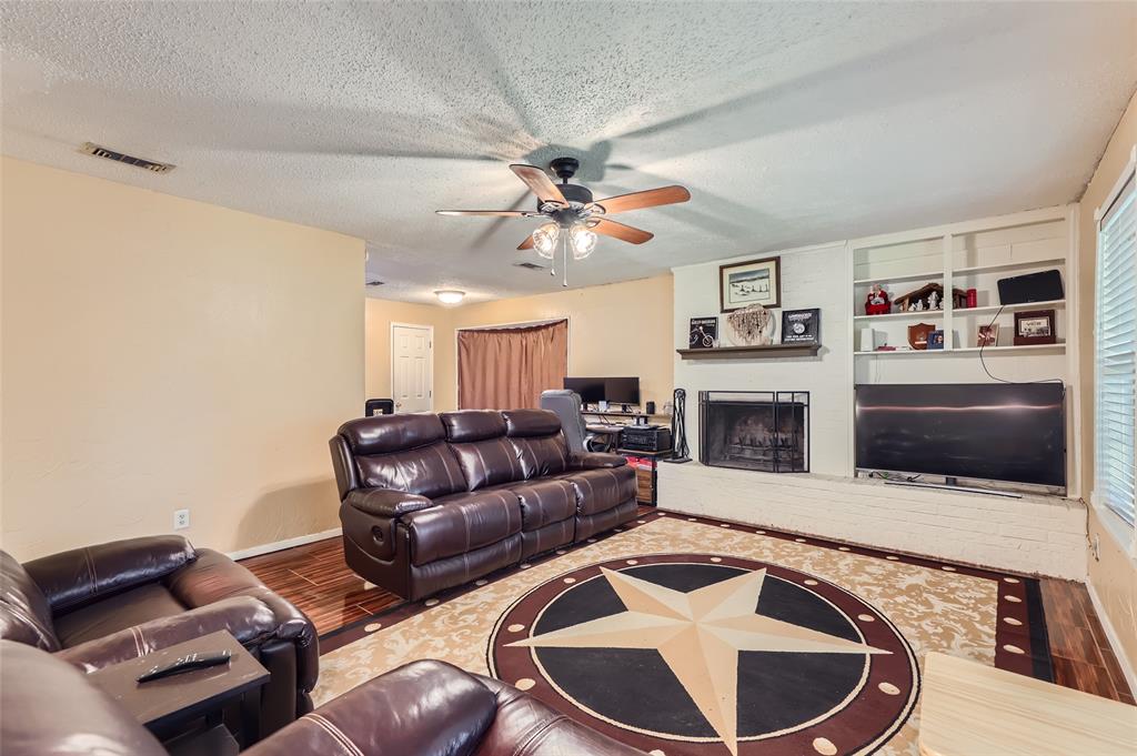 Mesa Ct, Saginaw, TX 76179