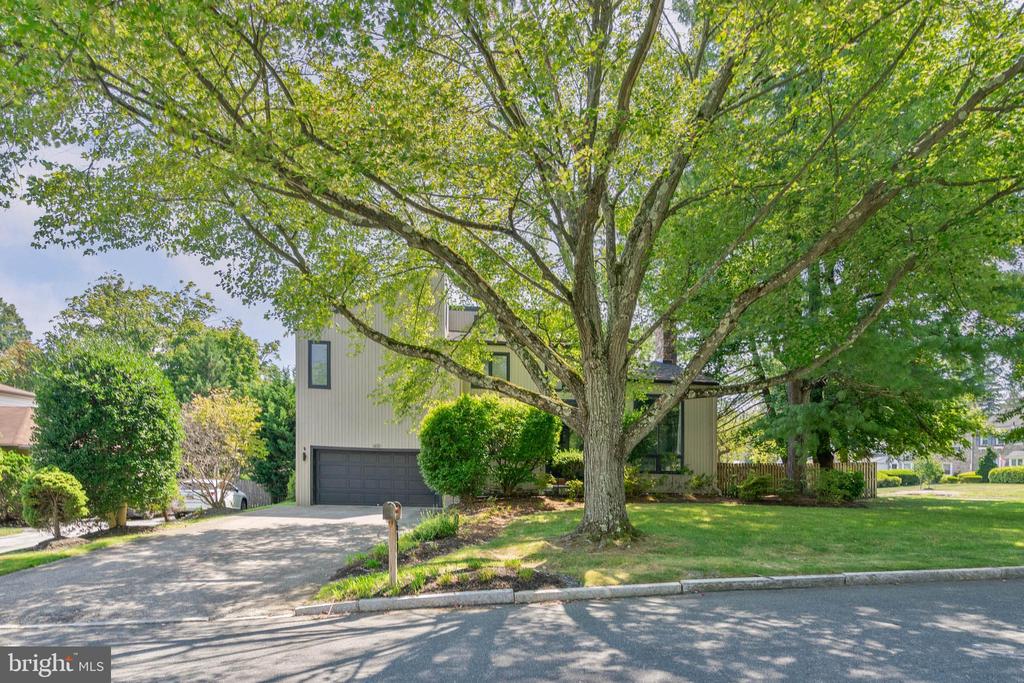 Argyle Cir, Wynnewood, PA 19096