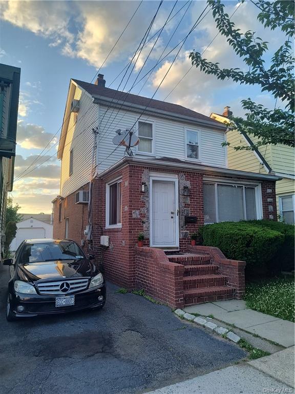 Bedford Ave, New Hyde Park, NY 11040