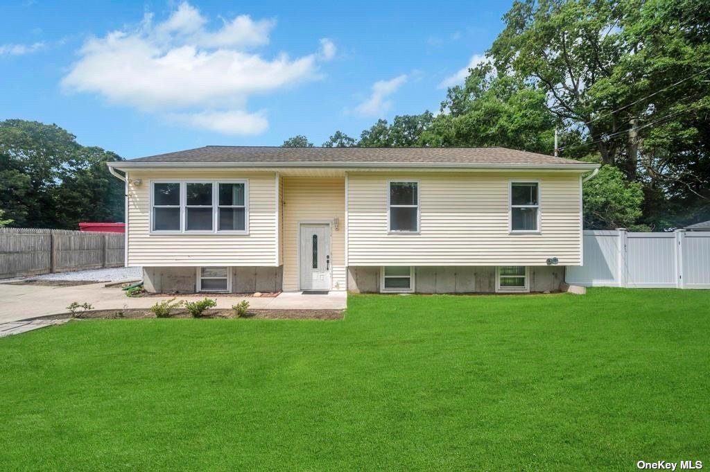 Adams Ln, Middle Island, NY 11953
