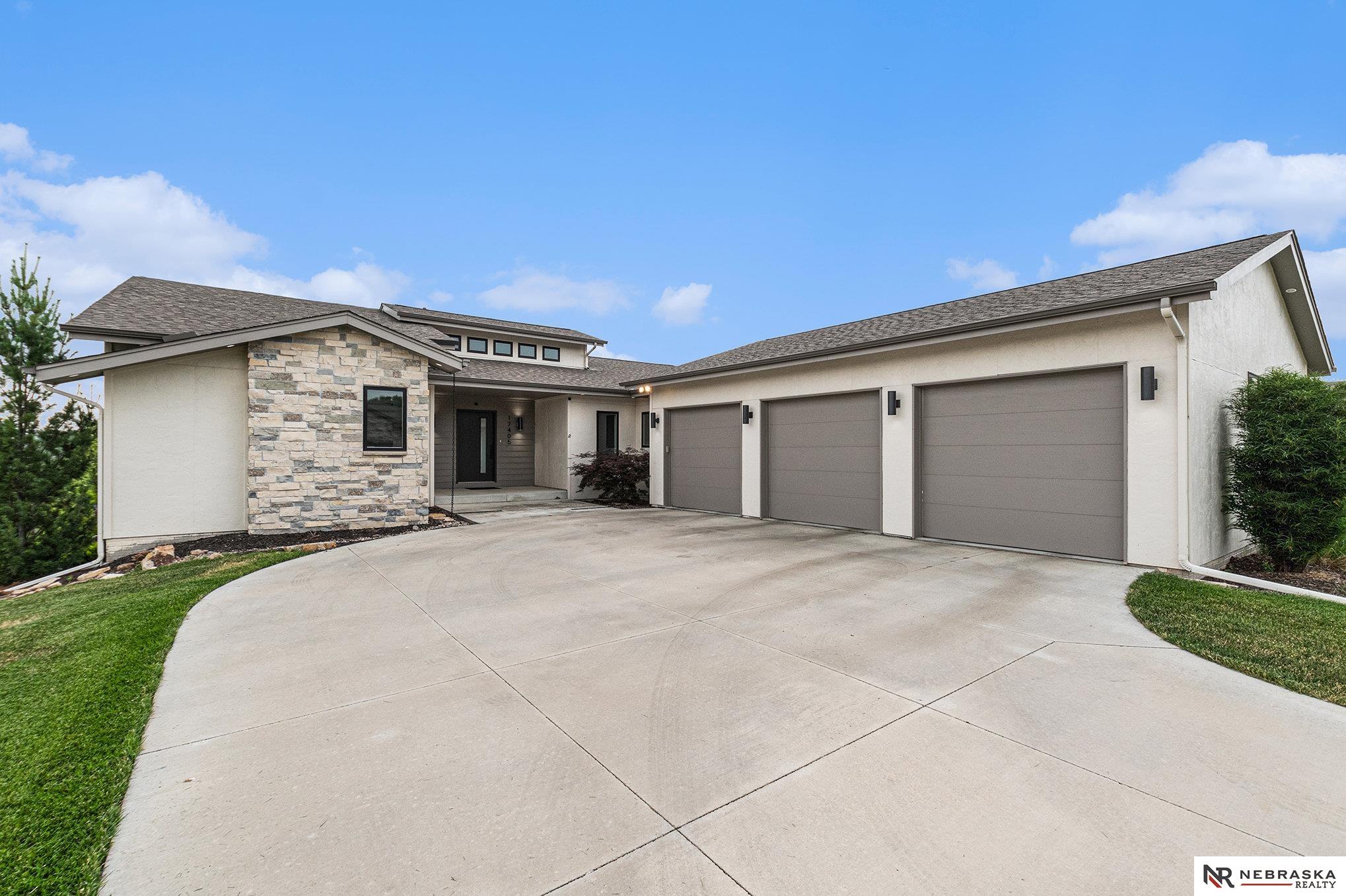 Timberline Cir, Bennington, NE 68007