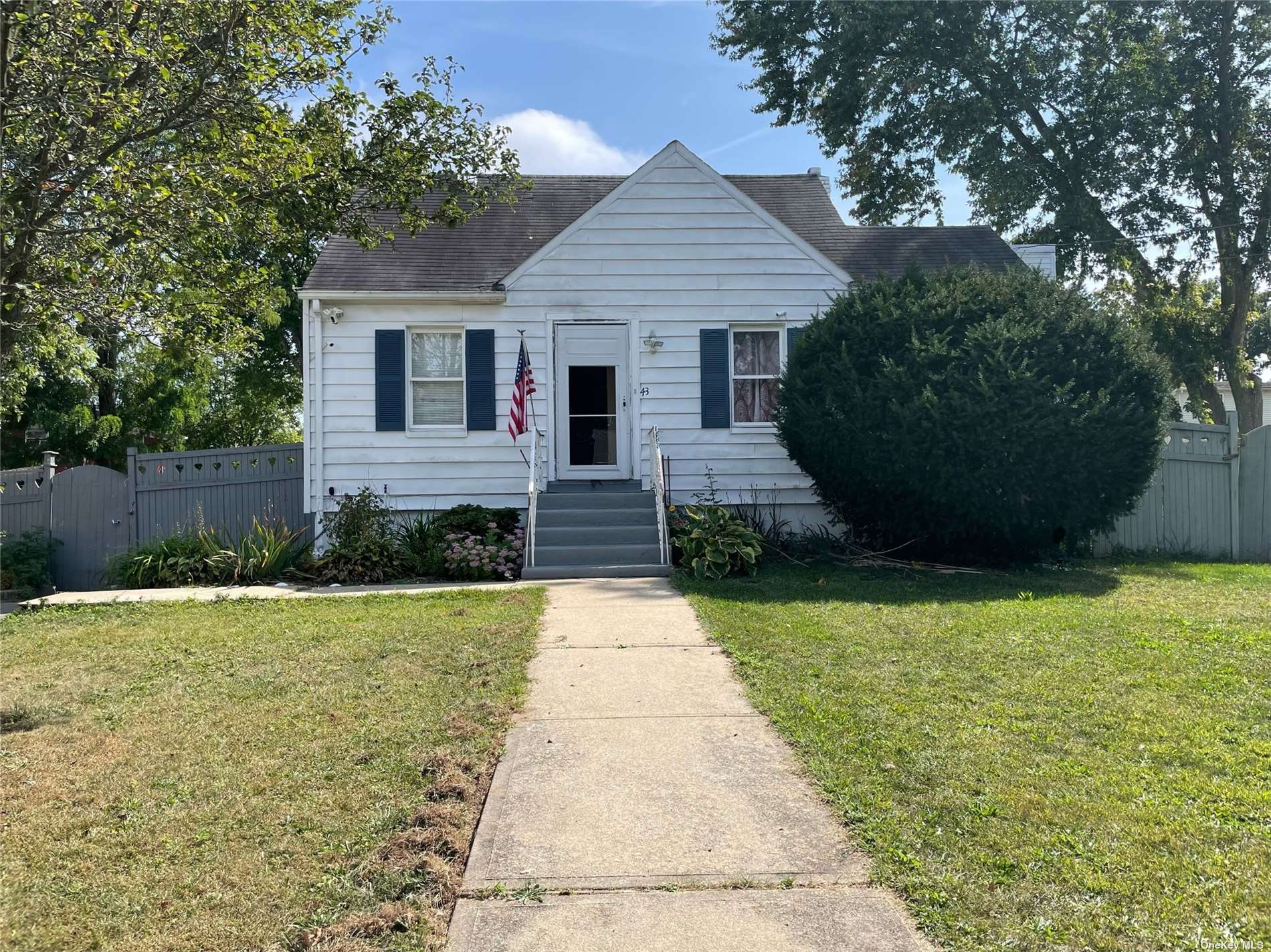 Crown St, Deer Park, NY 11729