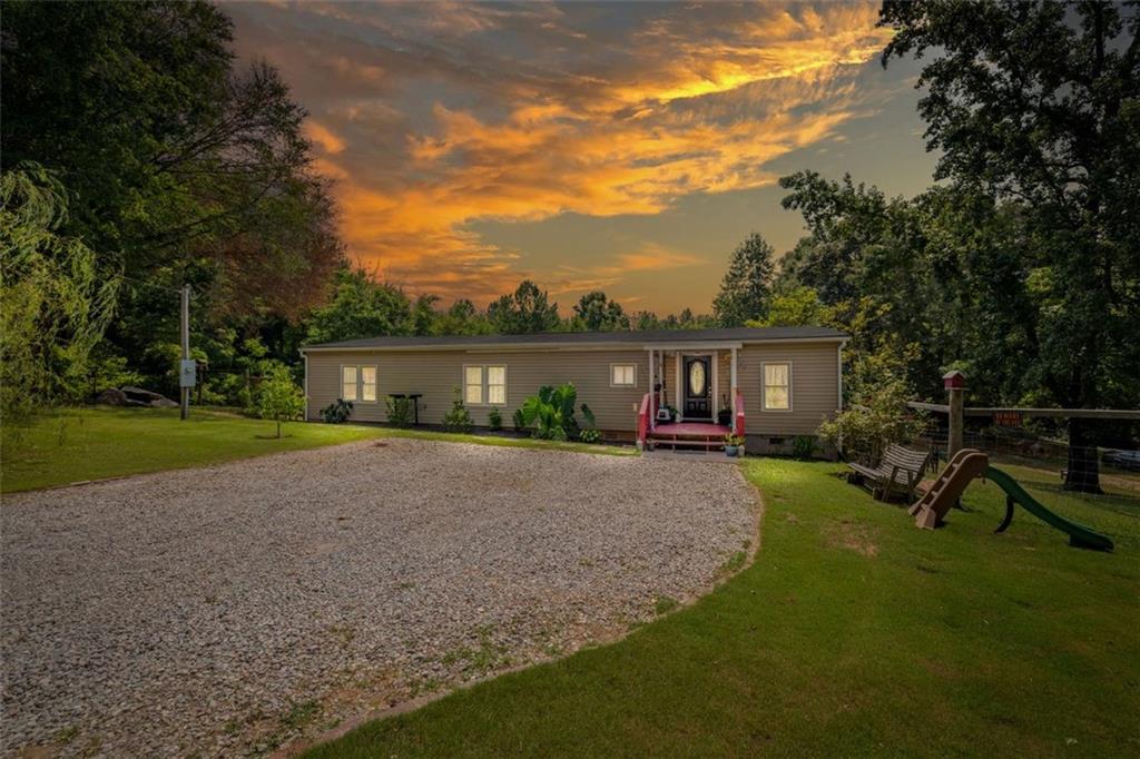 Ward Rd, Hoschton, GA 30548