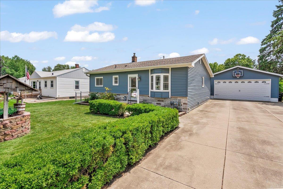 Upton Ave, Waterloo, IA 50701