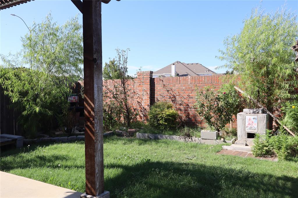 Breezewind Ln, Fort Worth, TX 76123