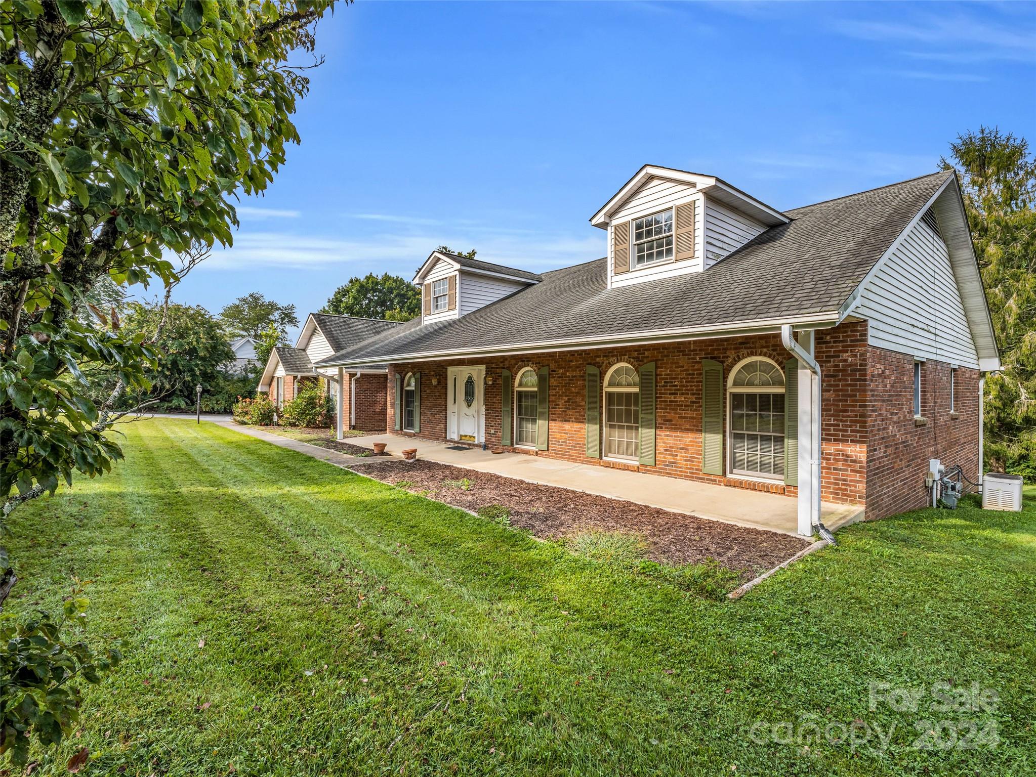 Mountain Valley Dr, Hendersonville, NC 28739