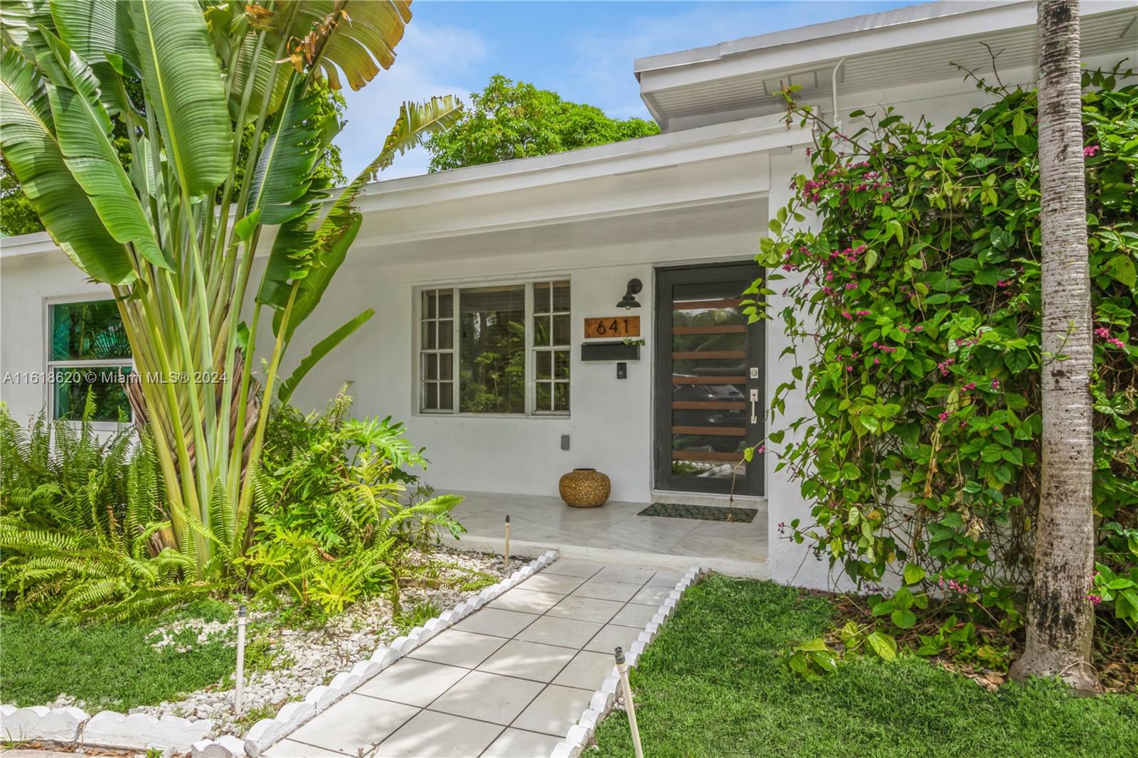 141st St, North Miami, FL 33161