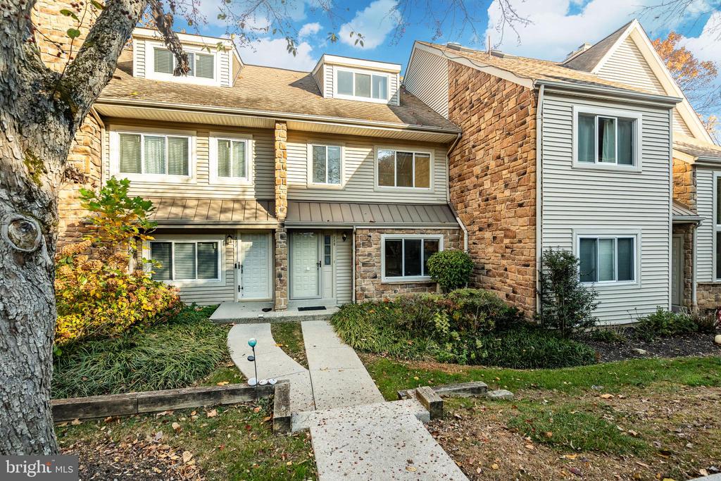 Carriage Ct, Chesterbrook, PA 19087