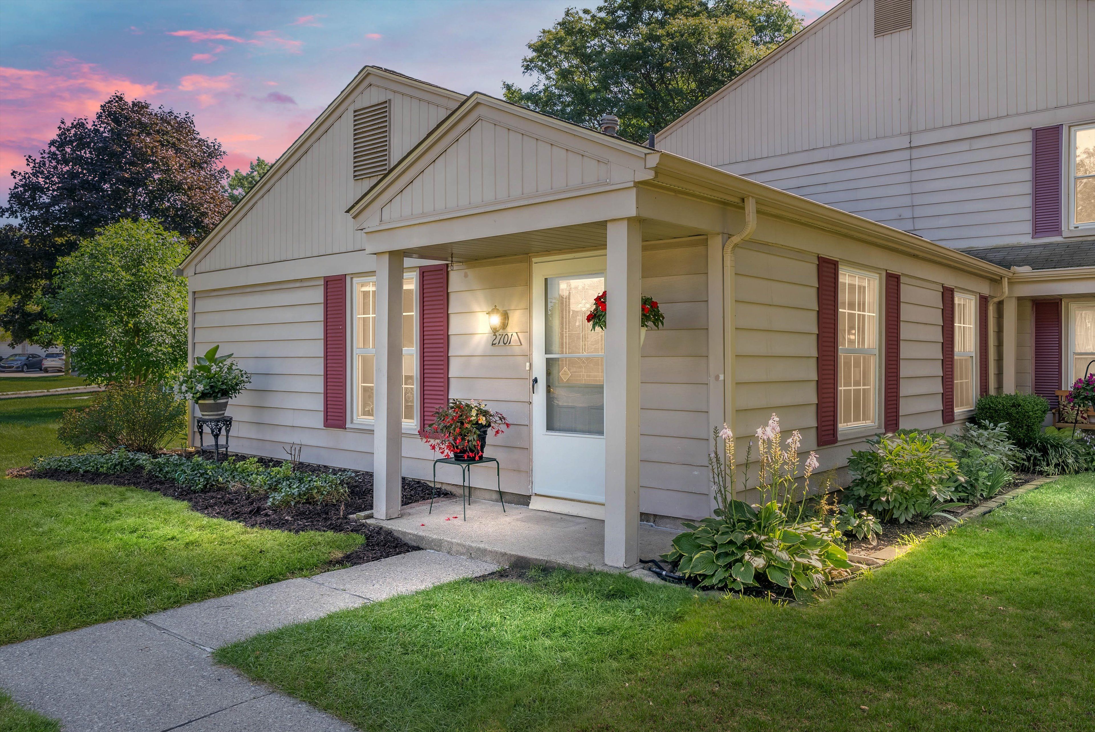 Fox Hollow Ct, Lake Orion, MI 48360