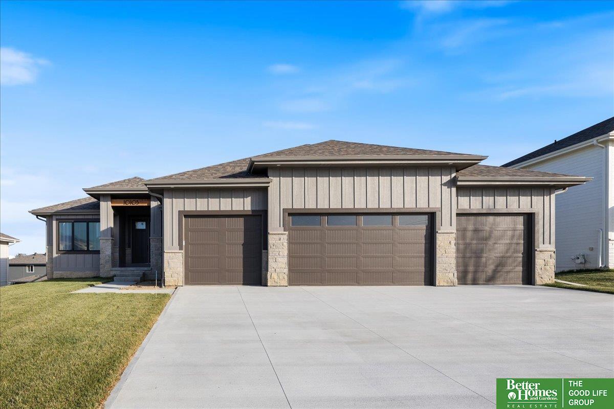 212th St, Elkhorn, NE 68022