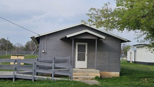 4 W Sherman St, Mullin, TX, 76864 | Card Image