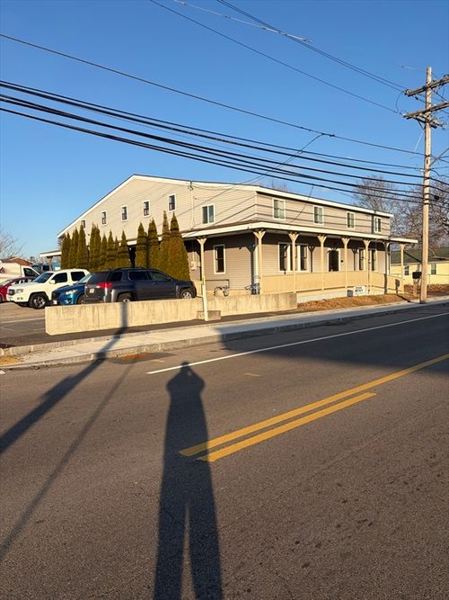 515 Wilbur Ave, Swansea, MA, 02777-2156 | Card Image