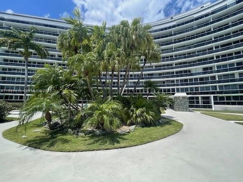 311-900 Bay Dr, Miami Beach, FL, 33141-5623 | Card Image