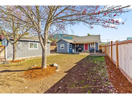 12 N Cannon St, Lowell, OR, 97452-9616 | Card Image