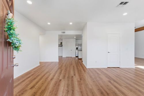 7083 Edgewater Dr, Willis, TX, 77318-9102 | Card Image