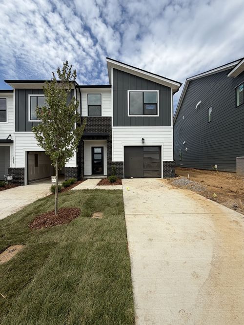921 Tellico St, Gallatin, TN, 37066-6286 | Card Image
