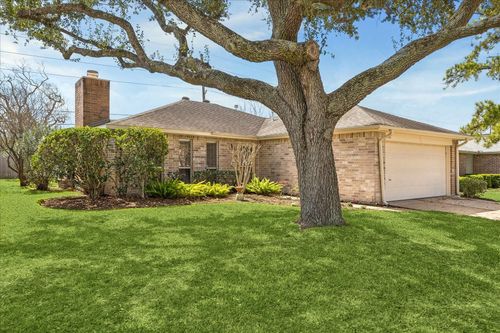 2906 S Peach Hollow Cir, Pearland, TX, 77584-2032 | Card Image