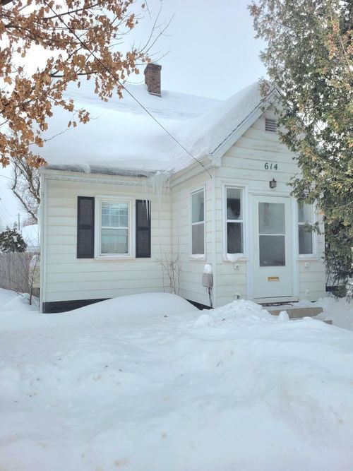 614 E Spruce St, Sault Sainte Marie, MI, 49783-2324 | Card Image