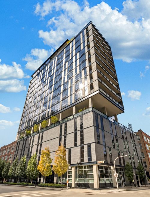 1001-400 Huron St, Chicago, IL, 60654-3492 | Card Image