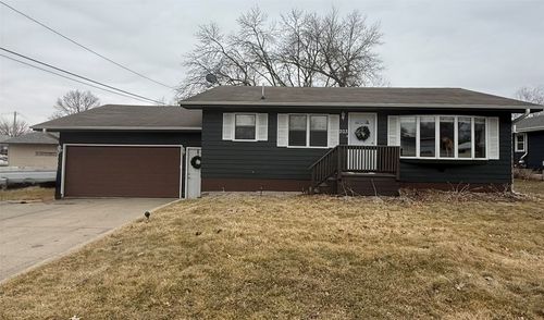 203 N 9th Ave, Vinton, IA, 52349-2217 | Card Image