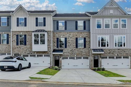 935 Woods Chapel Rd, Sugar Hill, GA, 30518-8041 | Card Image