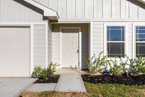 608 Yupon St, Baytown, TX, 77520-6747 | Card Image