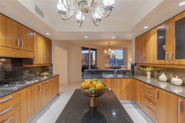 UNIT-2502 - 2877 Paradise Rd, Home with 3 bedrooms, 3 bathrooms and 1 parking in Las Vegas NV | Image 10
