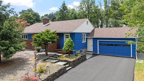 15 Southern Dr, Latham, NY, 12110-5233 | Card Image