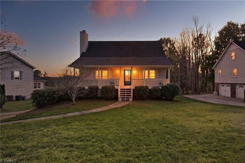 1008 Kingstree Ridge Dr, Winston Salem, NC, 27127-4915 | Card Image