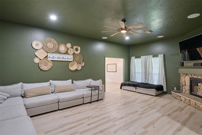 27548 Log Cabin Rd N, House other with 4 bedrooms, 2 bathrooms and 2 parking in Montgomery TX | Image 19