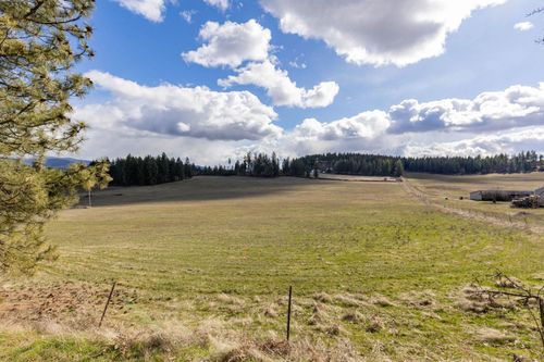 8920A E Schwachtgen Branch Rd, Chattaroy, WA, 99003-8813 | Card Image