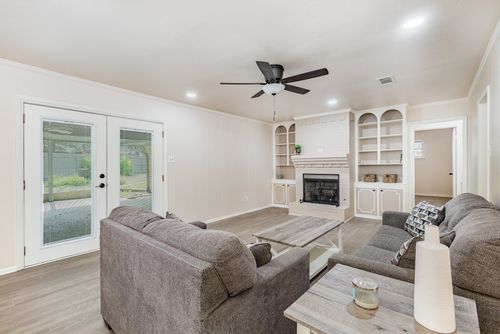 542 Forrest Ln, Corsicana, TX, 75110-1872 | Card Image