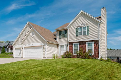 3944 W Valley View Dr, Franklin, WI, 53132-7803 | Card Image