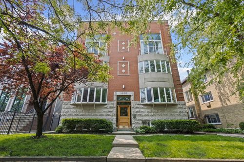 2e-1433 W Belle Plaine Ave, Chicago, IL, 60613-1988 | Card Image
