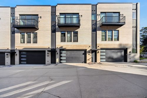 938 12th St, Des Moines, IA, 50309-1011 | Card Image