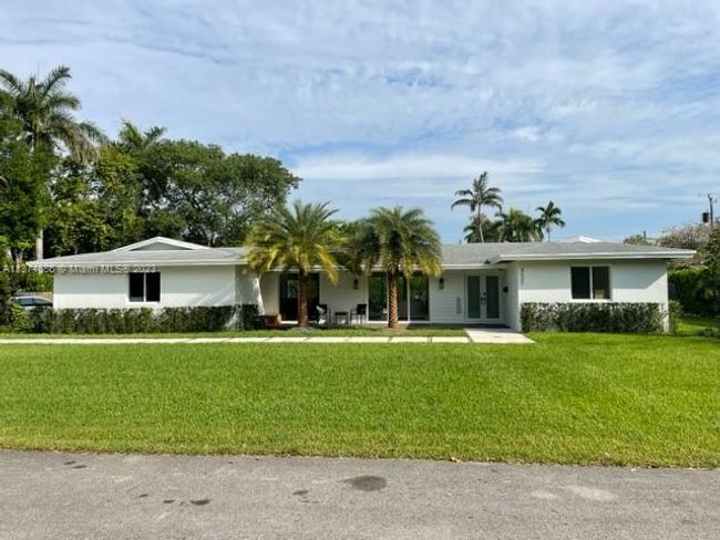 8605 Sw 162nd St, House other with 4 bedrooms, 3 bathrooms and null parking in Palmetto Bay FL | Image 1