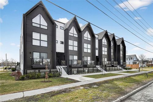 201-7277 Wilson Cres, Niagara Falls, ON, L2G4R8 | Card Image