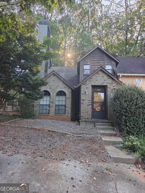 887 Brandy Oaks Ln, Stone Mountain, GA, 30088-2032 | Card Image
