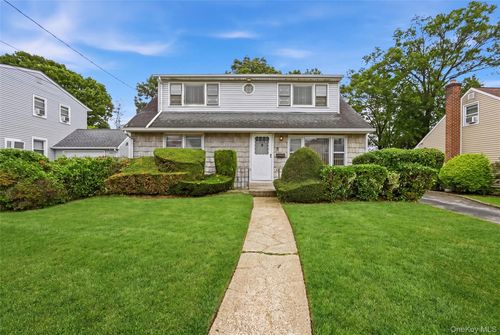 659 Diellen Ln, Elmont, NY, 11003-4517 | Card Image