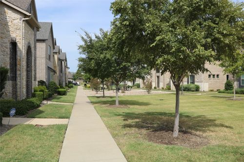 2729 Vista Park Ln, Lewisville, TX, 75067-7820 | Card Image