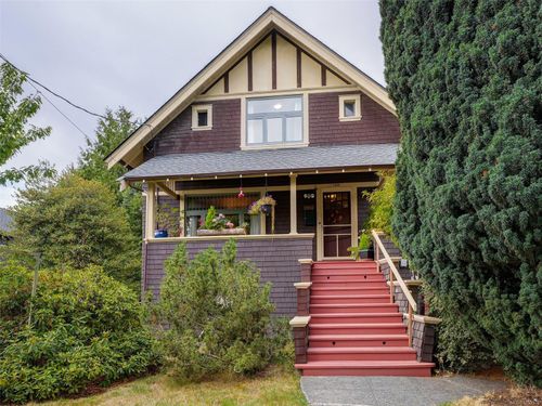 1956 Ashgrove St, Victoria, BC, V8R4N7 | Card Image