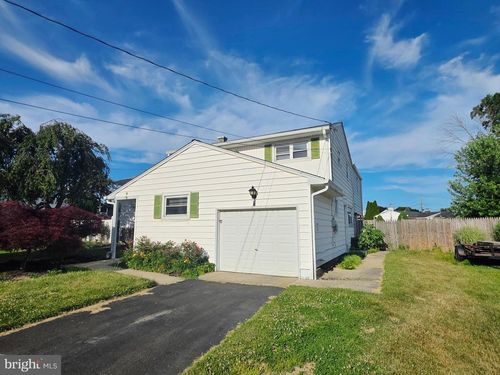9 Thorntown Ln, BORDENTOWN, NJ, 08505-2211 | Card Image
