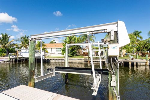 9453 Treasure Ln Ne, ST PETERSBURG, FL, 33702-2666 | Card Image